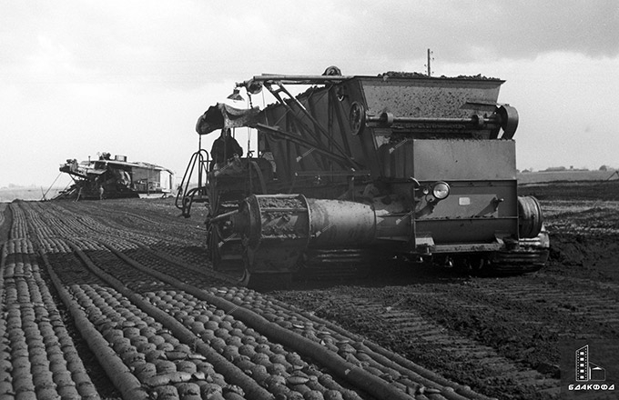 Spreading peat with an electric power machine at the Bolshevik peat plant in the Gomel region on April 16, 1957, Gomel region.  Photo chronicle of BelTA, F.Romanov-стр. 2