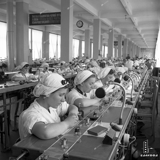 Workers of the Minsk watch factory while working on a pulsating conveyor in 1957, Minsk. Photo library of the Belarusian State Museum of the History of the Great Patriotic War-стр. 0