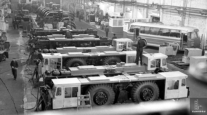 Сборка аэродромных тягачей на БелАЗе, апрель 1975 г., Минская обл., Фототека редакции газеты «Белорусский автозаводец», И.Певнев-стр. 0