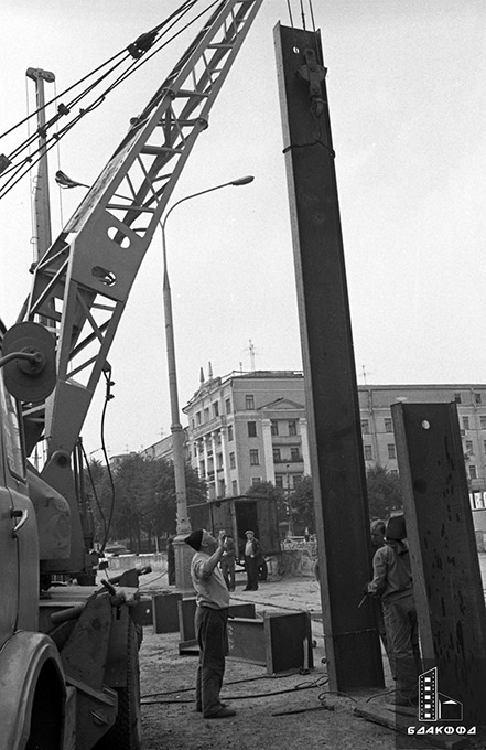 Установка свай первой станции метро в г.Минске июль 1977 г., г.Минск. Фотохроника БелТА, Ч.Мезин-стр. 0