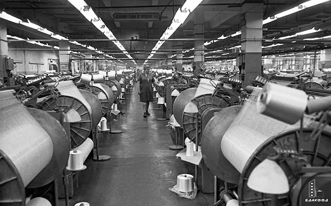 В ткацком цехе Витебского комбината шелковых тканей 15 мая 1978 г., г.Витебск. Фототека редакции газеты «Знамя юности» И.Стец-стр. 0