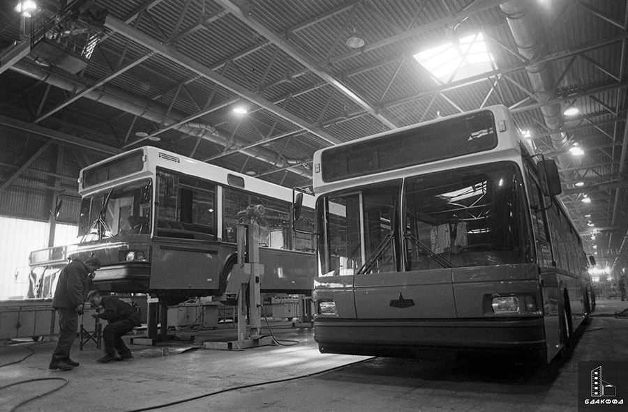 Автобусы «МАЗ-101» –продукция Минского автомобильного завода. 17 ноября 1995 г., г.Минск. Фототека редакции газеты «Советская Белоруссия», В.Межевич-стр. 0