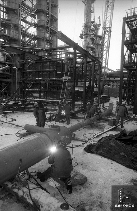 Реконструкция установки по производству бензина на Мозырском нефтеперерабатывающем заводе. Январь 1996 г., Гомельская обл. Фотохроника БелТА, С.Холодилин-стр. 0