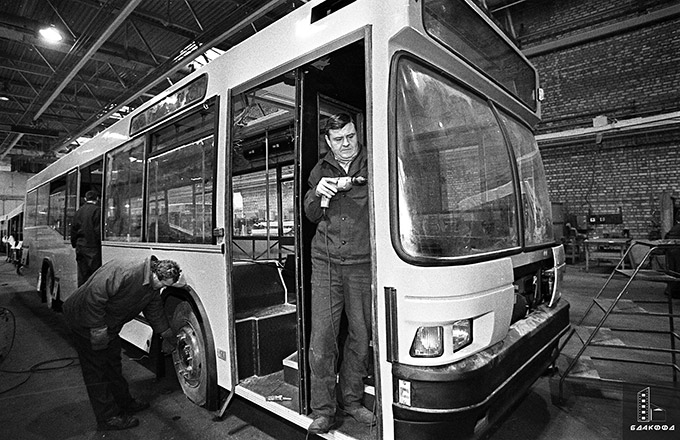 Первый троллейбус марки «МАЗ», собранный на Минском автомобильном заводе. 24 ноября 1999 г., г.Минск. Фототека редакции газеты «Советская Белоруссия», В.Драчев-стр. 0