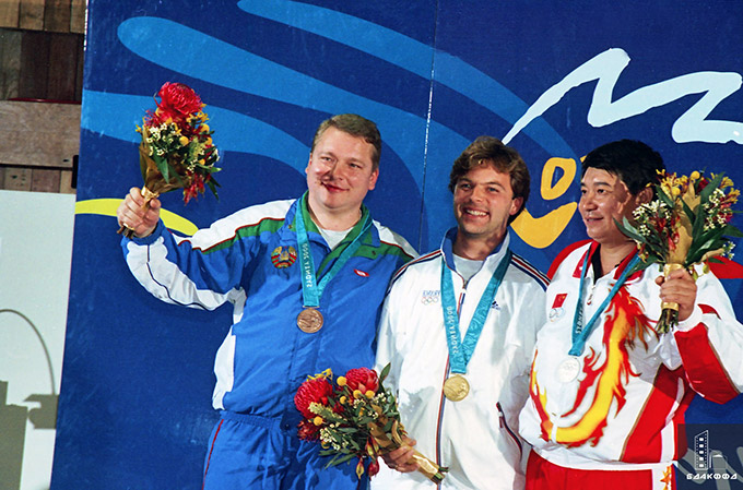 Белорусский спортсмен (стрелковый спорт, пулевая стрельба), заслуженный мастер спорта СССР, заслуженный мастер спорта Беларуси, серебряный и бронзовый призер XXVII Олимпийских игр в г.Сидней И.М.Басинский (1-й слева) во время церемонии награждения. 16 сентября 2000 г., Австралия, г.Сидней. Фотохроника БелТА, Г.Семенов-стр. 0