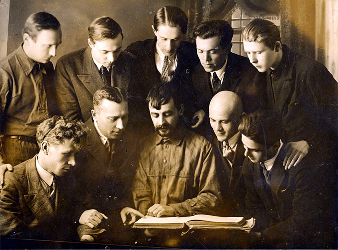 N.I.Aladov with students of the Belgoservatorium, including A.Bogatyrev, V.Gitlin, S.Zorits, M.Klaus, V.Efimov, and others. 1933-стр. 0