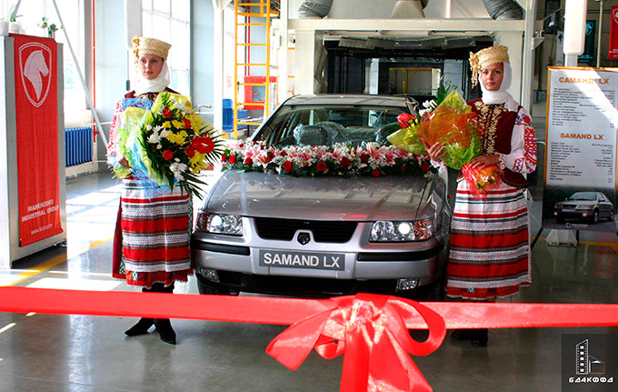 Во время открытия линии по сборке легковых автомобилей «Samand» из комплектующих компании «Iran Khodro» (Иран) в СП ЗАО «Юнисон» в Минском районе, 11 августа 2006 г., Минская обл. Фотохроника БелТА, М.Гучек-с. 0